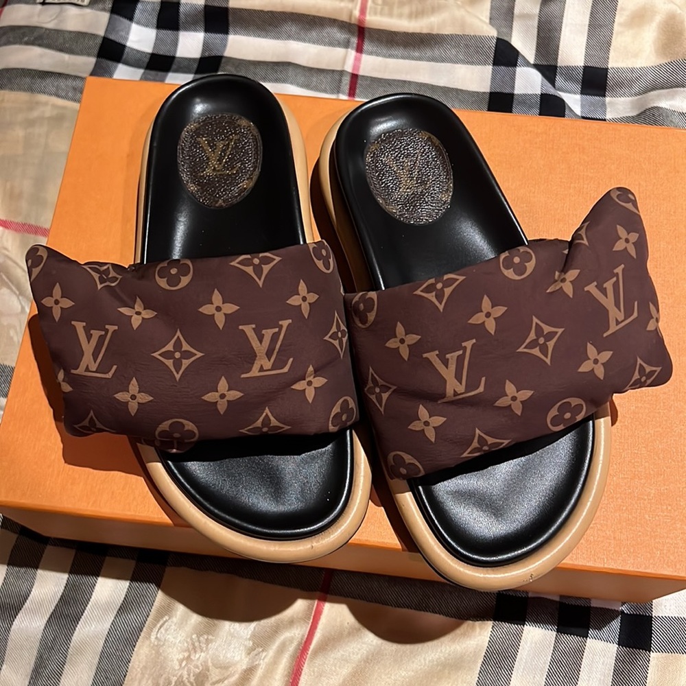 Louis Vuitton Pillow Slide - Picture 2 of 14
